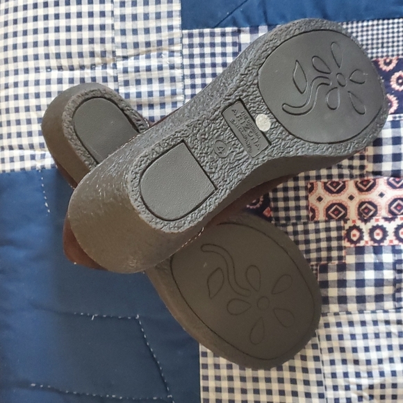 Shoes - Picture 2 of 5